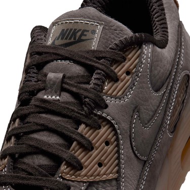 Nike tiene las zapatillas color mousse de chocolate más deliciosas: las Air Max 90 que vas a querer tener hoy para presumir todo el otoño