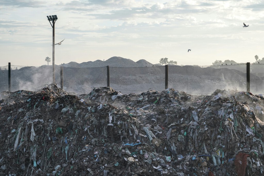 Lleva desde 2013 intentando encontrar un disco duro que tiró a la basura con 760 millones de euros y ahora quiere comprar el vertedero