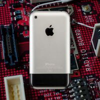 Un inédito prototipo del primer iPhone demuestra cómo tuvo que ingeniárselas Apple para mantenerlo en secreto  