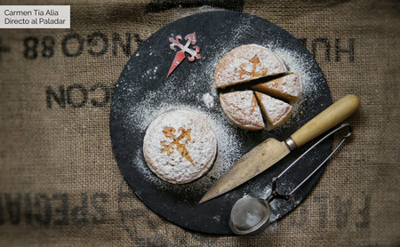 Cómo hacer tarta de Santiago en formato individual: receta tradicional con vídeo incluido