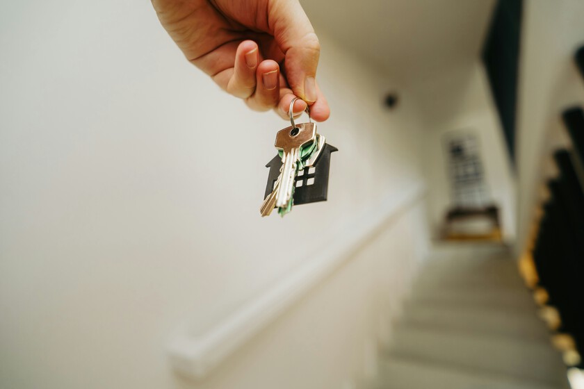 Un estudio en España revela cuántos años de sueldo hacen falta para comprar casa. La Gen Z tiene razón: para sus padres fue más fácil