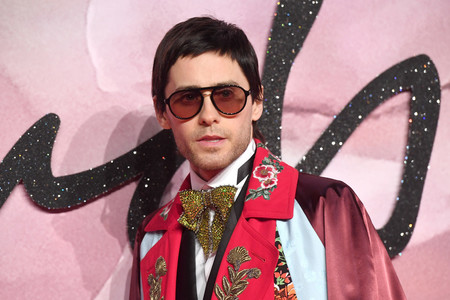 Jared Leto cambia de look y se disfraza de Gucci para los Fashion Awards 2016