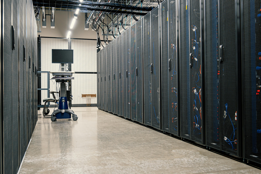 OpenAI ha invertido miles de millones en chips. Su único problema es que se ha olvidado de algo importante: cables