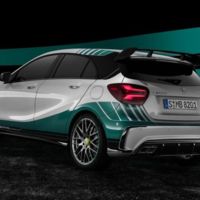 ¿Eres fan el equipo Mercedes F1 y te sobra un millón de pesos? ¡El A45 AMG WCE es para ti!