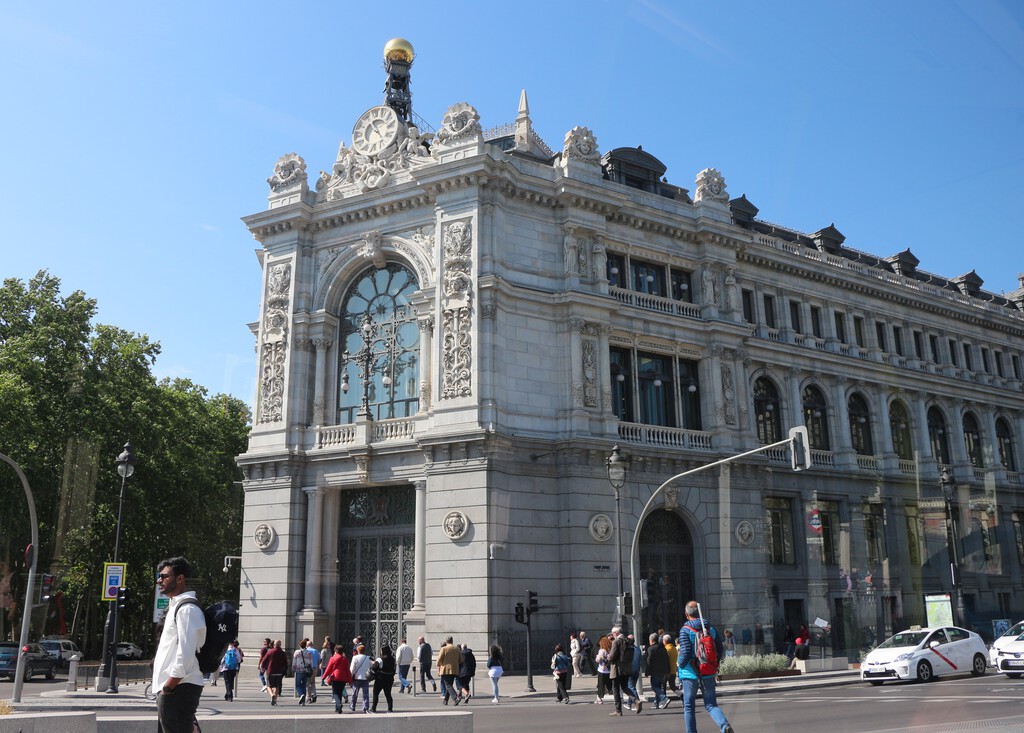 La loca fiebre por las letras del Tesoro: cómo España está invirtiendo más que nunca en la deuda pública