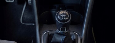 En qué momento debo cambiar de velocidad en un carro manual: el eterno debate en el que ni tú ni nadie tiene la razón 