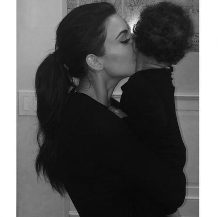 A veces Kim Kardashian también sabe ponerse tierna