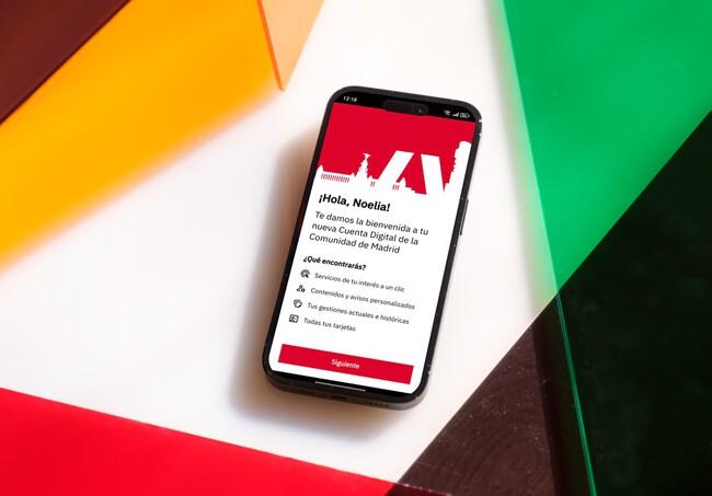 Mockuuups Free Iphone Mockup On Multicolored Background
