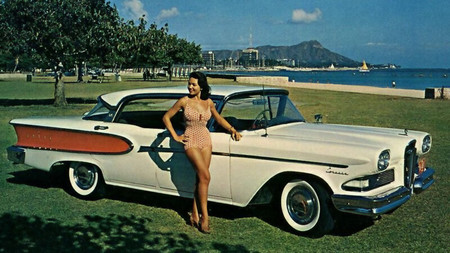 Más que un coche, Edsel fue un desastroso dromedario que diseñó un comité de sabios a partir de un galgo con ruedas