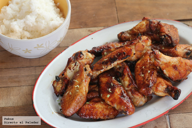 Alitas de pollo con soja, miel y limón, receta para chuparse los dedos (literalmente)