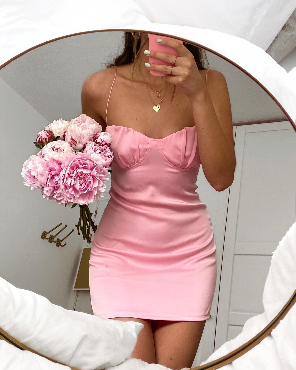 El vestido de Oh Juliette de raso que va a triunfar esta temporada y el que triunfó la pasada