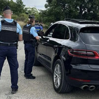 'Fast & Furious' versión jubilado. Con 84 años, lo cazaron a 235 km/h al volante de su Porsche Macan
