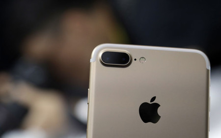 Un ingeniero de Google prueba que las apps con permisos de acceso a la cámara en iOS nos pueden espiar