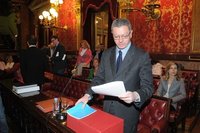 Gallardón cambiará sus coches oficiales blindados por un Toyota Prius