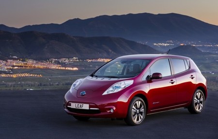 Nissan LEAF 2013 rojo 04