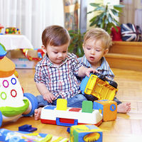 Darles a los niños menos juguetes le permite ser más creativos