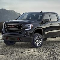 GMC Sierra AT4 demuestra que las pickups de lujo no están peleadas con los caminos llenos de tierra y lodo