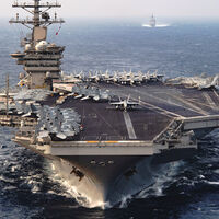 Tienen que estar mal las cosas para que EEUU haya tomado una decisión inédita: extender la vida de su portaaviones dinosaurio
