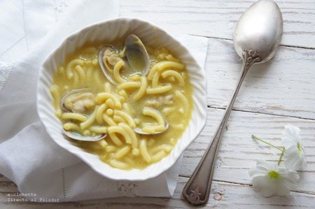 Sopa de fideos con almejas. Receta
