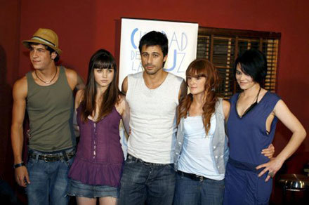 Hugo Silva y otros guapos ruedan 'Mentiras y Gordas'