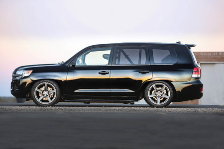 Los 2.000 CV de este Toyota Land Cruiser lo convierten en el SUV más rápido del mundo a 370 km/h