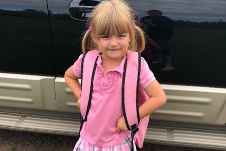 La conmovedora historia de una niña que ha invertido sus ahorros en comprar leche para sus compañeros de clase