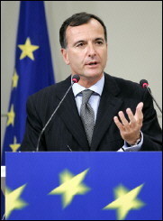 Europa ataca inmigrantes ilegales