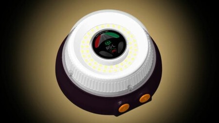 Com seu farol giratório RSL V1.6, a startup pode ter a ferramenta que substituirá o triângulo de sinalização em nossas estradas. De fato, esse tipo de farol será obrigatório na Espanha a partir de 1º de janeiro de 2026. © RSL