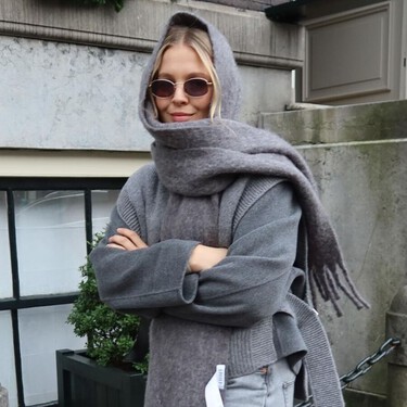 Adolfo Domínguez rebaja el (no) abrigo que usan las danesas los días de frío polar y es mucho más elegante que un plumífero