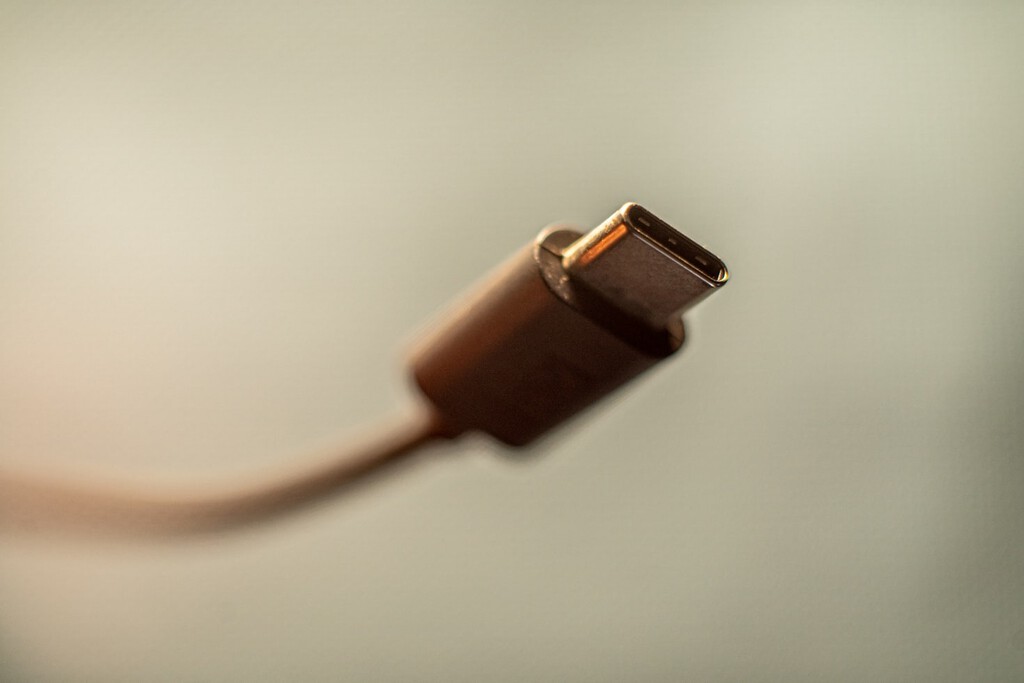 España regula el USB-C para todos los dispositivos. A partir de este año y con una obligación extra 