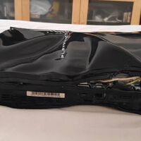 Un fan de PlayStation quiere salvar su PS3 de la luz amarilla de la muerte. La envuelve en una toalla, la calienta con un secador y la deforma por completo 