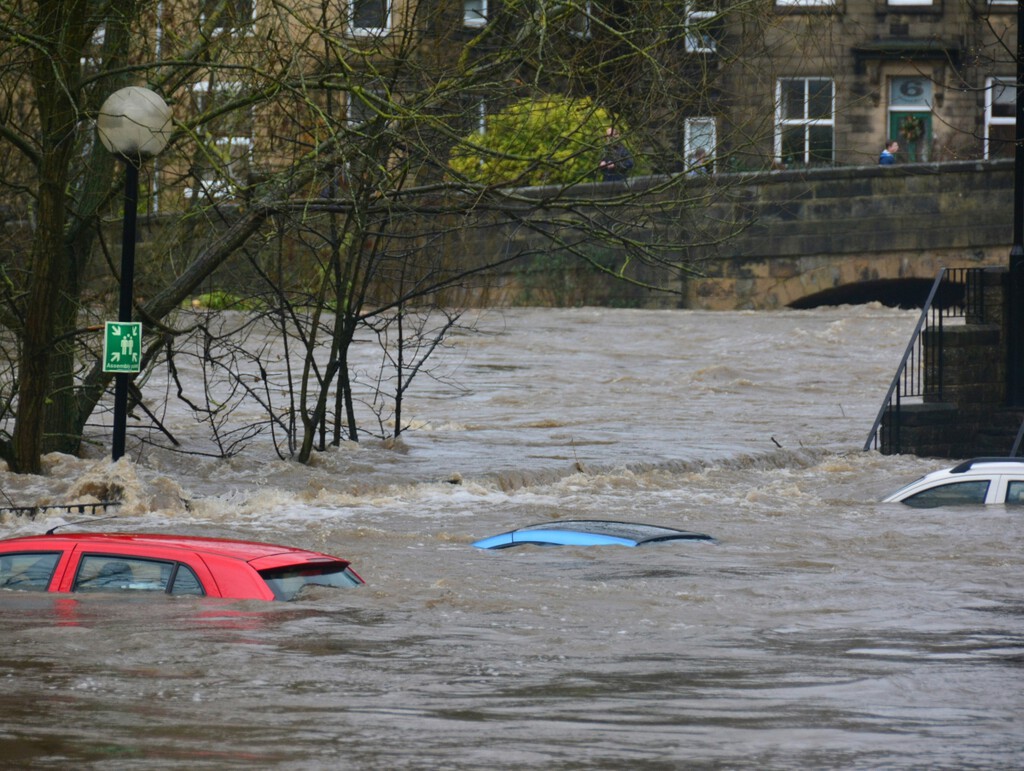 Google quiere salvar millones de vidas con su nueva IA. Ya la han probado en 80 países y consigue predecir inundaciones con una precisión nunca vista . Noticias en tiempo real