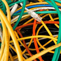 Nunca tinha reparado que os cabos Ethernet têm cores diferentes; não é só para decoração: cada uma tem o seu próprio significado 