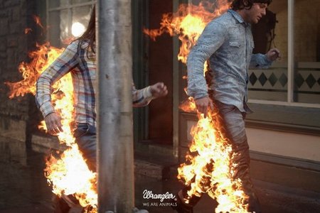 La explosiva y ardiente campaña de Wrangler para esta primavera-verano 2011