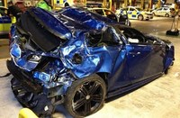 Dolorpasión™: La policía británica destroza un Volkswagen Golf R