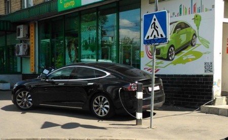 Tesla Rusia Punto Recarga