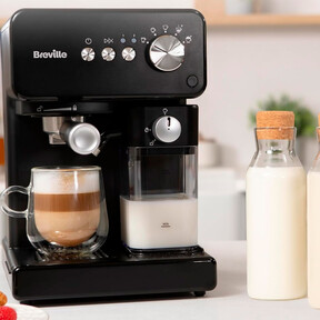La cafetera compacta, potente y de marca que demuestra que no hay que gastar una pasta para preparar buen café 