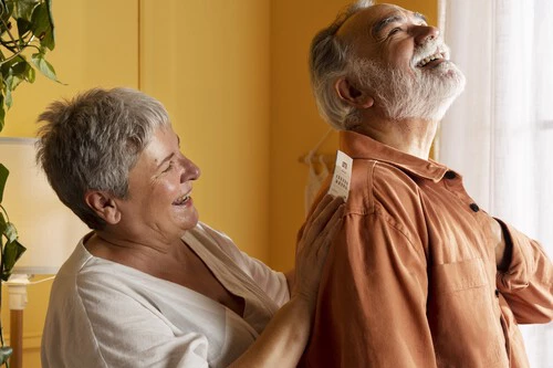 Vista Lateral Sonriente Personas Mayores