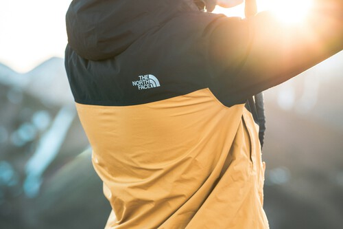 The North Face baja a 64,99 euros en El Corte Inglés: primeras ofertas fuertes del Black Friday