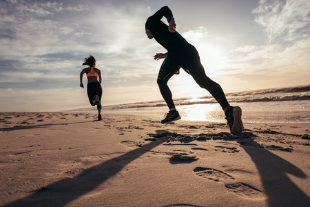 Entrenamiento HIIT en la playa: mantente en forma en vacaciones