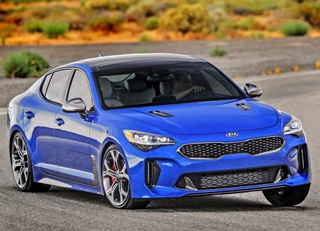 El KIA Stinger se prepara para su actualización con más poder y un retoque a su imagen