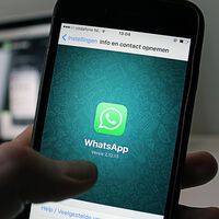 Cómo evitar que otros descarguen automáticamente tus fotos de WhatsApp o que usen tus chats para funciones de IA