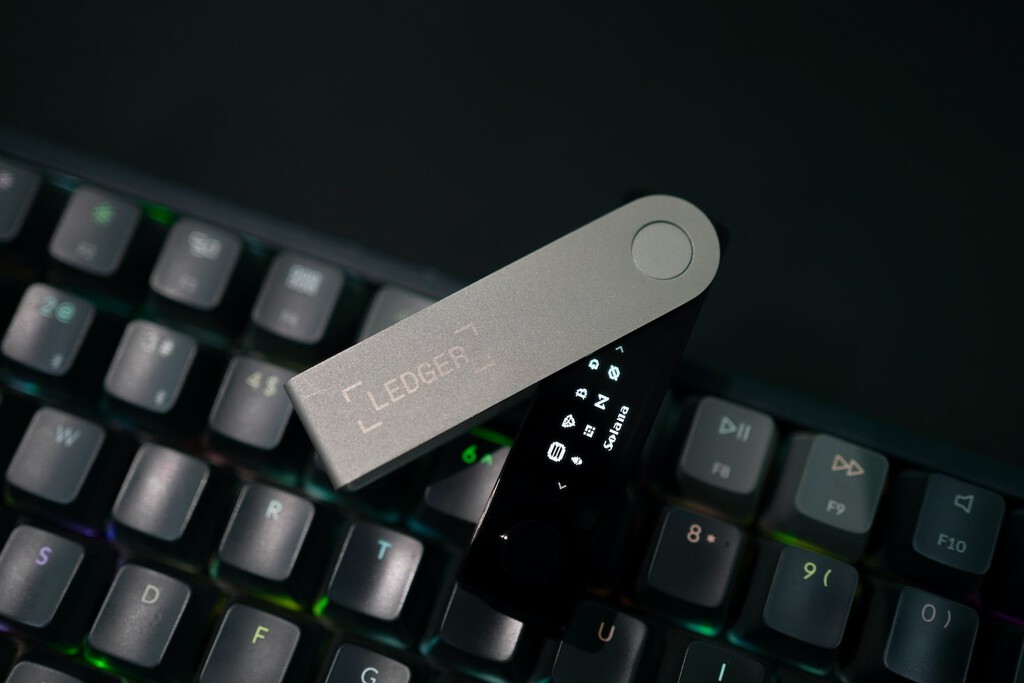 Ledger era el gran referente de seguridad para guardar criptomonedas. Ha sido hackeado 