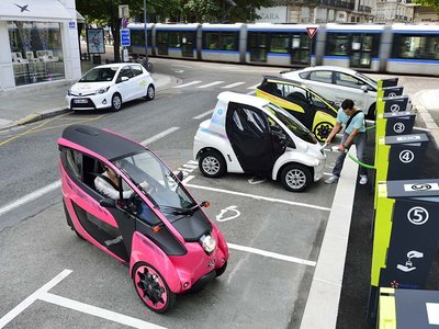 ¿Vender coches? Así están evolucionando los fabricantes