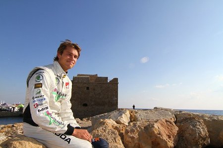 Andreas Mikkelsen lidera en una etapa completamente loca