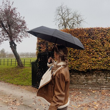 Decathlon rebaja las botas de agua minimalistas color limón: cuestan menos de 15 euros y parecen firmadas por Hunter 