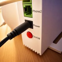 Siempre he leído que el router se reinicia pulsando el botón de encendido. Los fabricantes no dicen lo mismo