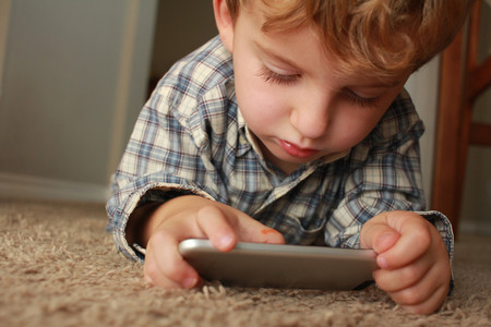 Claves para entender a la Generación Alfa, los niños nativos digitales nacidos después de 2010