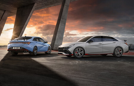 El Hyundai Elantra N ya está aquí: una berlina deportiva de 280 CV que comparte ingredientes con el Kona N
