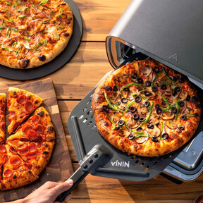 Pizzas caseras y cocinadas como en un restaurante italiano gracias a este horno para pizzas en oferta ideal para terraza o jardín 